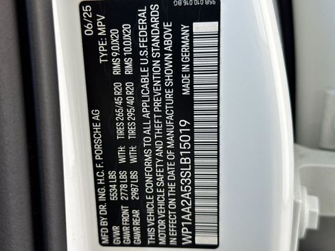 Certified 2025 Porsche Macan image 34