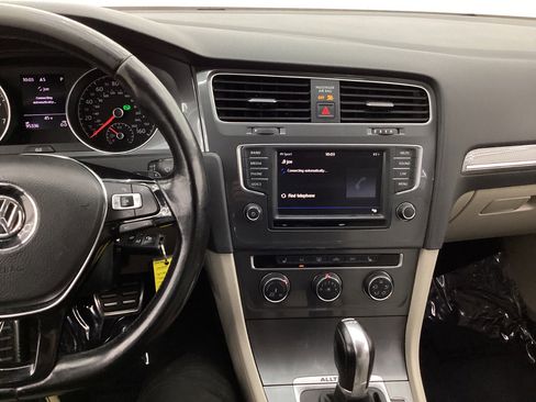 Used 2017 Volkswagen Golf Alltrack S image 33