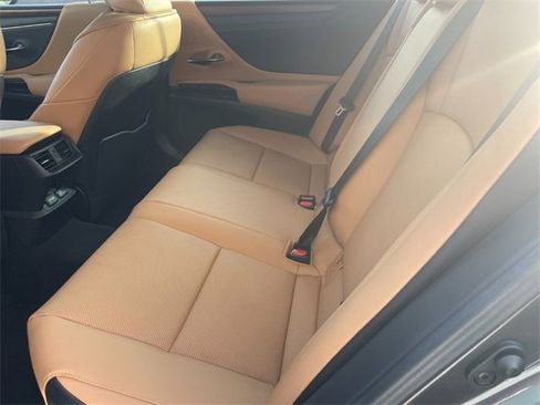 Certified 2025 Lexus ES 300h w/ Premium Package image 5