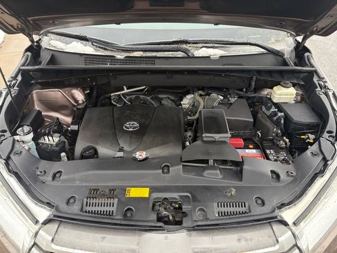 Used 2018 Toyota Highlander XLE image 28