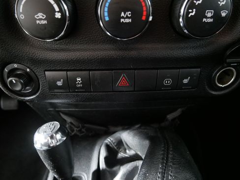 Used 2011 Jeep Wrangler Sahara w/ Dual Top Group AWD/4WD image 29
