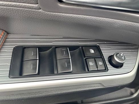 Used 2023 Toyota Sienna XSE w/ XSE Plus Package FWD image 12
