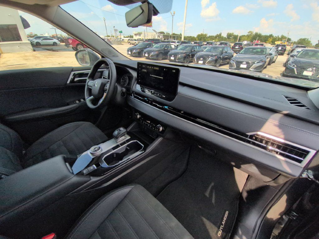 Used 2025 Mitsubishi Outlander SE AWD/4WD image 31