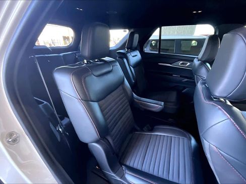 Used 2025 Ford Explorer ST-Line image 19