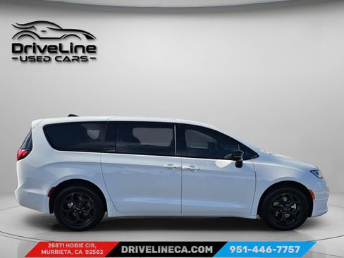 Used 2024 Chrysler Pacifica Limited FWD image 13