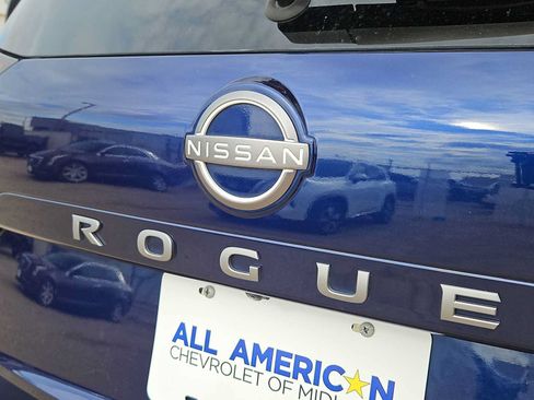 Used 2025 Nissan Rogue SV FWD image 11