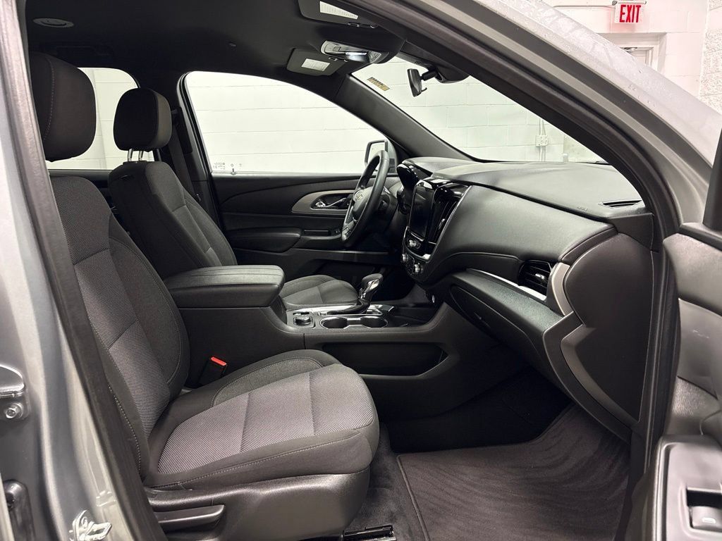 Used 2023 Chevrolet Traverse LT AWD/4WD image 36