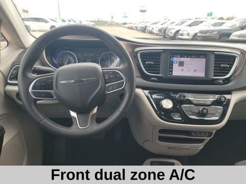 Used 2023 Chrysler Voyager LX image 4