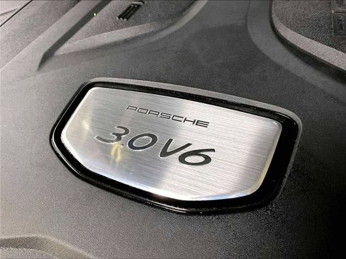 Used 2022 Porsche Cayenne image 38
