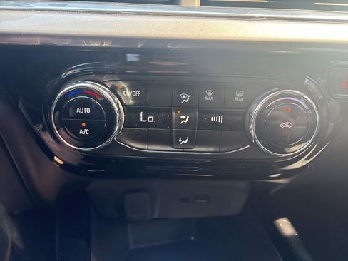 Used 2024 Chevrolet Trax LT FWD image 19