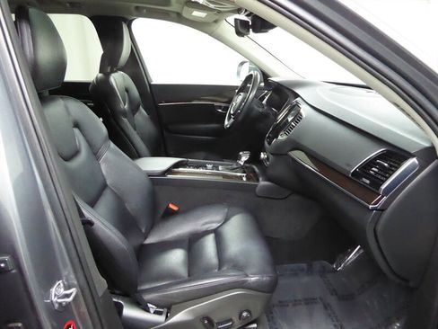 Used 2016 Volvo XC90 T6 Momentum w/ Momentum Plus Package image 24