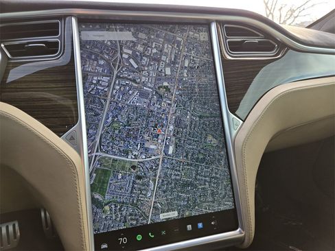 Used 2015 Tesla Model S P90D image 18