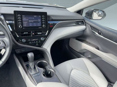 Used 2022 Toyota Camry SE image 25
