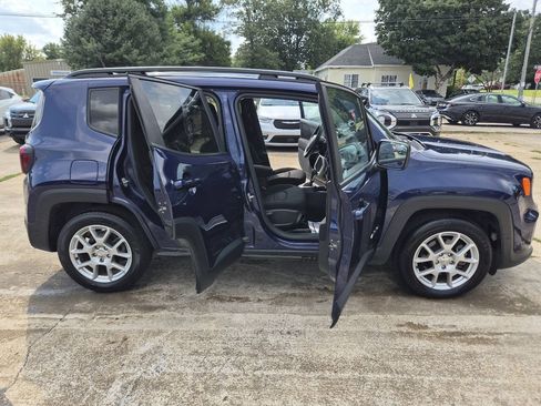 Used 2021 Jeep Renegade Latitude w/ Luxury Group I FWD image 19