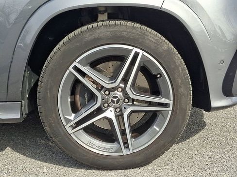 Used 2024 Mercedes-Benz GLS 450 4MATIC image 11