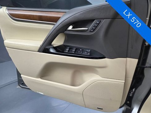 Used 2017 Lexus LX 570 4WD w/ Luxury Package image 30