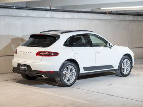 Certified 2018 Porsche Macan AWD/4WD image 9