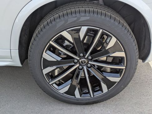 New 2026 Volvo XC90 B5 Plus w/ Protection Package AWD/4WD image 16