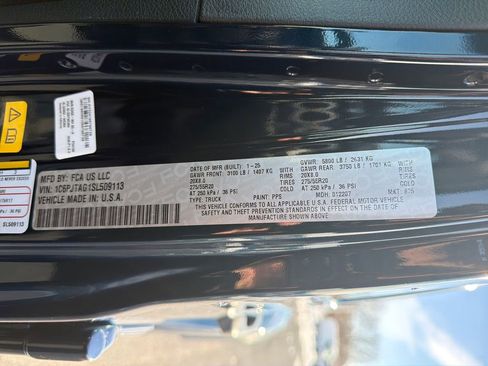 Used 2025 Jeep Gladiator Sport image 29