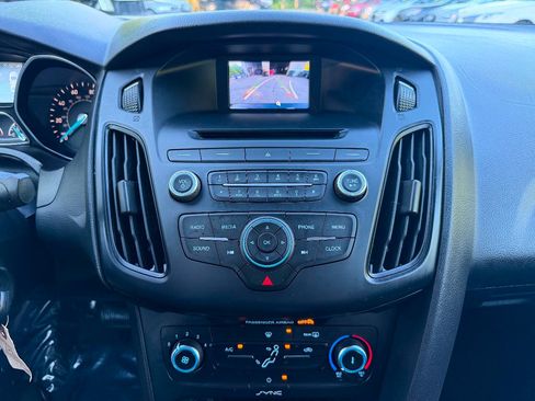 Used 2016 Ford Focus SE FWD image 9