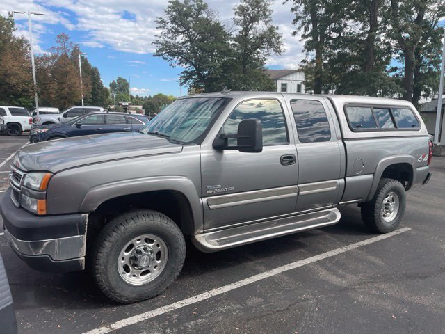 Used 2006 Chevrolet Silverado 2500 LT w/ Heavy-Duty Power Package AWD/4WD image 3