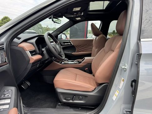 New 2025 Mitsubishi Outlander SEL image 16