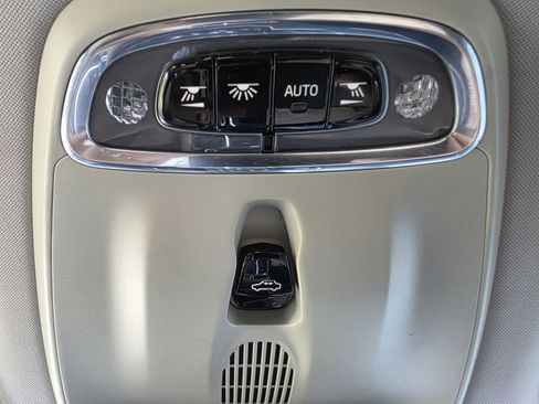 Used 2016 Volvo XC90 T6 Momentum w/ Momentum Plus Package AWD/4WD image 25