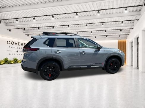 Used 2025 Nissan Rogue SV AWD/4WD image 14