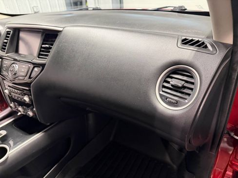 Used 2019 Nissan Pathfinder SV image 19