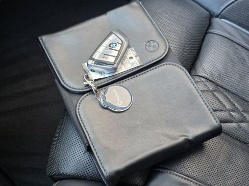 Used 2019 BMW 750i w/ Executive Package image 33