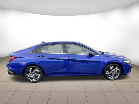Used 2024 Hyundai Elantra Limited image 8