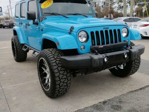 Used 2018 Jeep Wrangler Unlimited Sahara AWD/4WD image 5