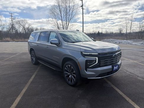 New 2026 Chevrolet Suburban High Country image 3