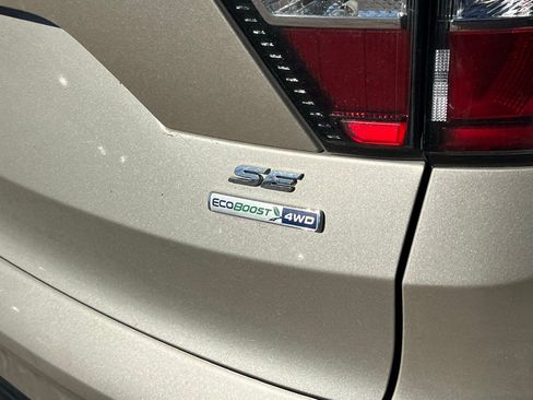 Used 2018 Ford Escape SE image 6