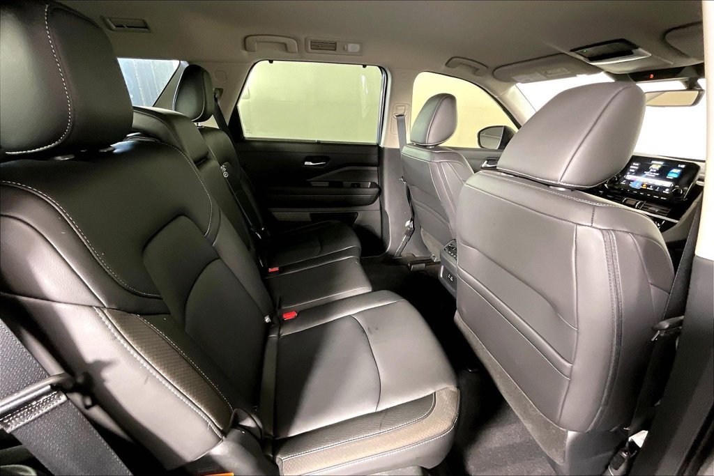 Used 2025 Nissan Pathfinder SL AWD/4WD image 34