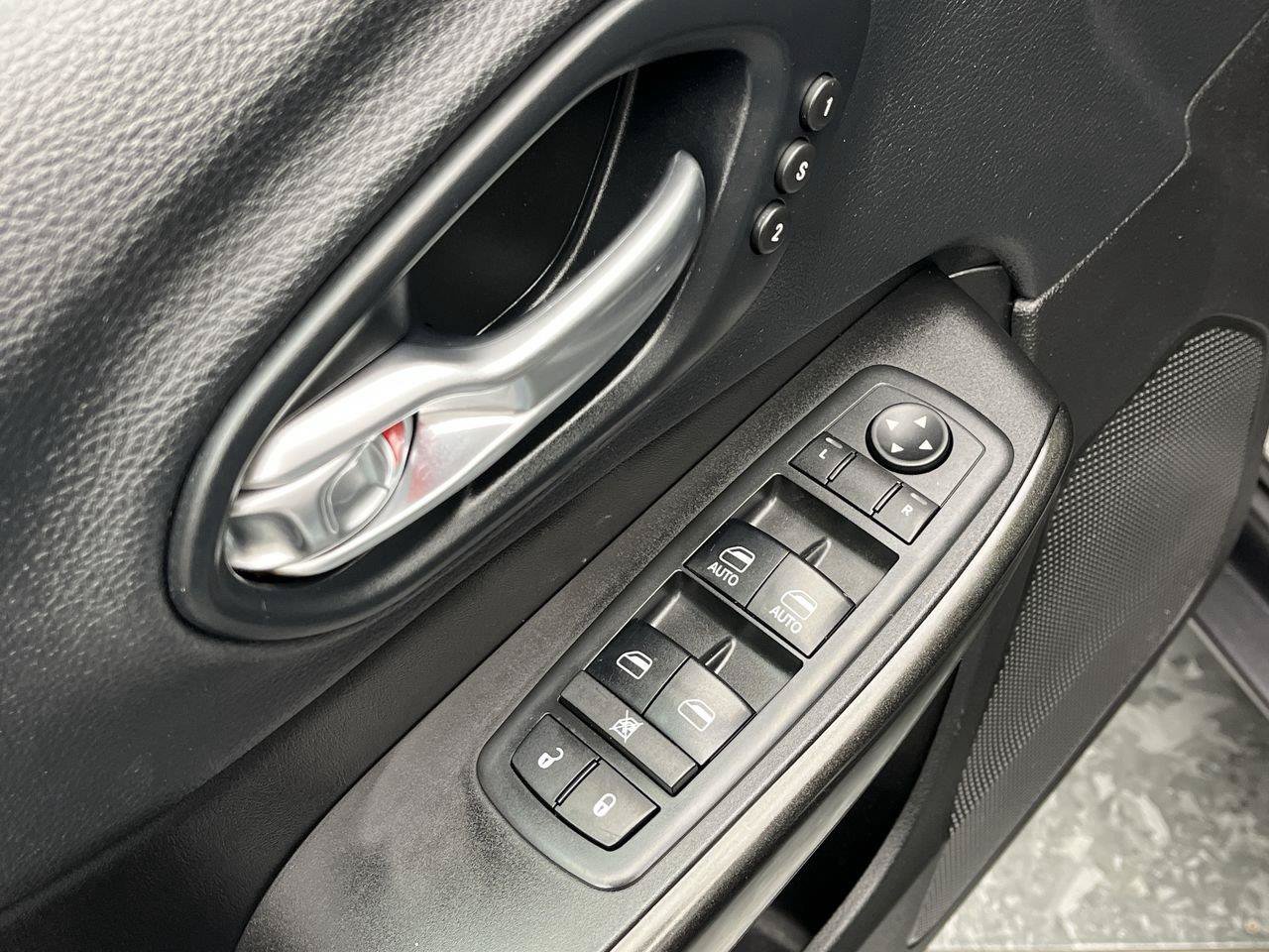 Used 2019 Jeep Cherokee Trailhawk AWD/4WD image 8