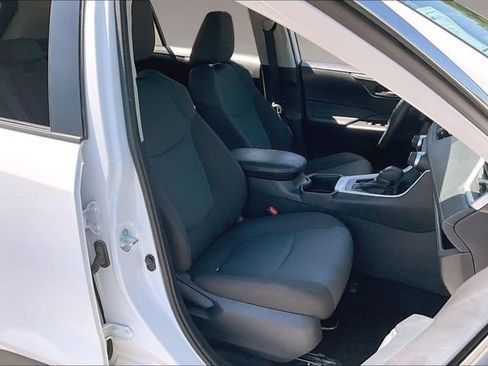 Used 2025 Toyota RAV4 XLE FWD image 25