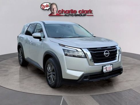 Used 2022 Nissan Pathfinder S FWD image 8