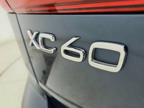 Used 2023 Volvo XC60 B5 Plus w/ Climate Package image 17
