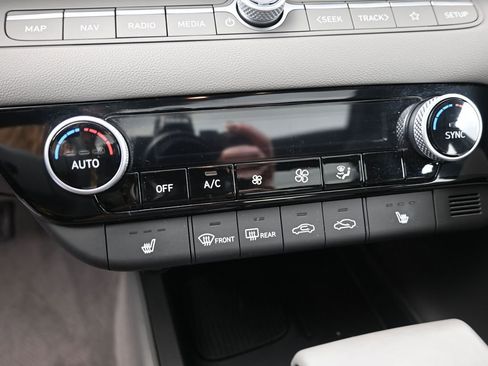 Certified 2025 Hyundai Elantra SEL image 18