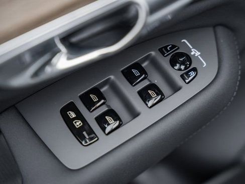 New 2026 Volvo XC90 B6 Plus w/ Protection Package Premier image 36