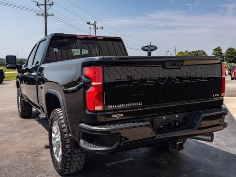 Used 2025 Chevrolet Silverado 2500 LTZ w/ LTZ Premium Package AWD/4WD image 3