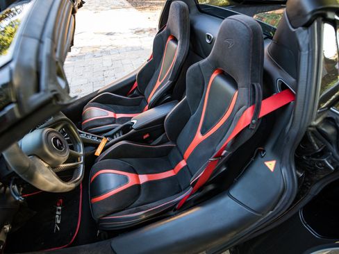 Used 2021 McLaren 720S Performance RWD image 2