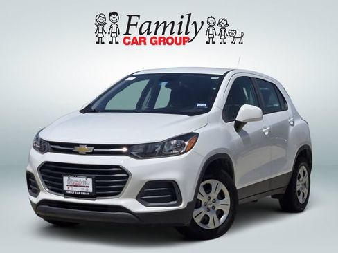 Used 2018 Chevrolet Trax LS FWD image 1
