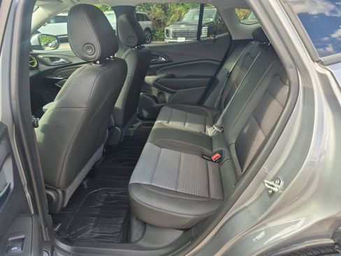 Used 2024 Chevrolet Trax LT w/ Sunroof Package FWD image 24