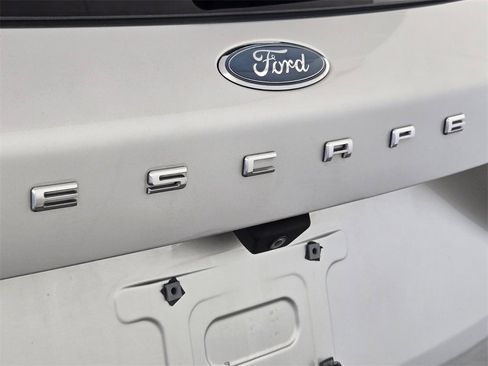 Used 2020 Ford Escape SEL image 12