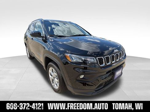 Used 2026 Jeep Compass Latitude AWD/4WD image 7