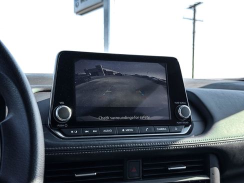Used 2024 Nissan Rogue SV FWD image 19
