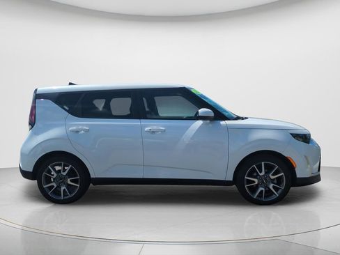 Used 2024 Kia Soul EX w/ Option Group 015 FWD image 4