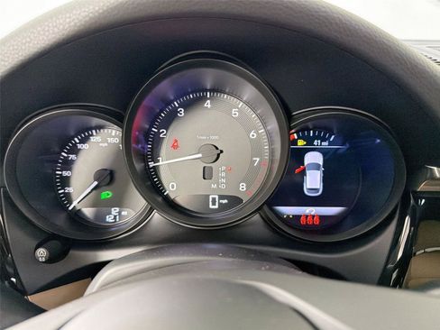 Certified 2026 Porsche Macan AWD/4WD image 19